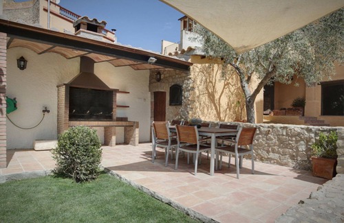 Capmany Villa | Rural house with pool and jacuzzi (Can Llobet - Requesens)