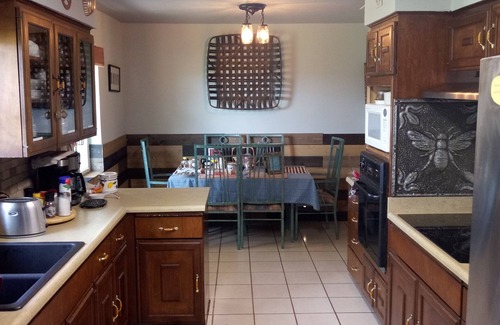 Dublin Bed & Breakfast | Rural Oasis - King's Private Room and Shared Bathroom