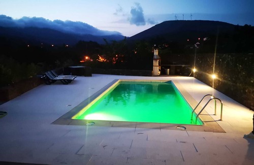 Castanheira de Pera Villa | Rustic and modern Villa