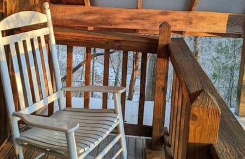 Taswell House | Rustic and Secluded Hansel & Gretal Cabin on 86 Ac