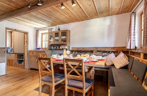 Muhlthal Apartment | Rustic apartment, only 100m to the ski bus