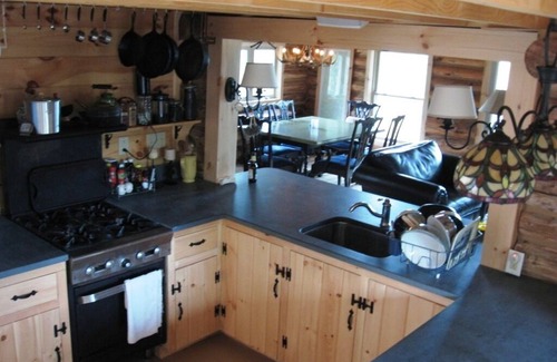 Sutton Cabin | Rustic Authentic Off-grid Log Cabin 15 minutes from Kingdom Trails