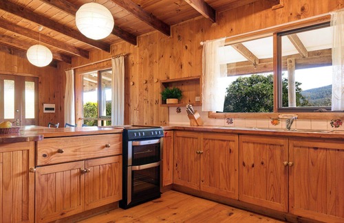 Douglas River House | Rustic by the sea - Freycinet Holiday Houses