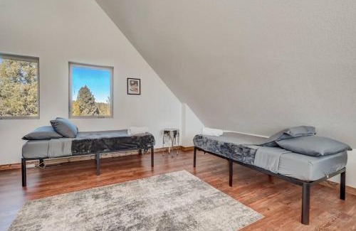 Woodland Park House | Rustic cabin charm w/hot tub, arcade basketball