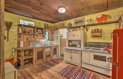 Burlington Cabin | Rustic Cabin in the Woods: 2-Acre Fishing Pond!