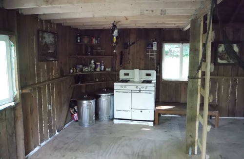Paw Paw Cabin | Rustic Cabin on Cacapon River for Private Getaway