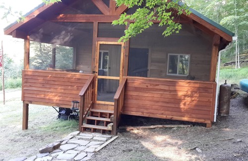 Paw Paw Cabin | Rustic Cabin on Cacapon River for Private Getaway