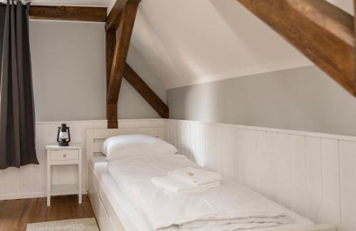 Dallgow-Doeberitz Villa | Rustic Charm - Cottage by Comfort Housing