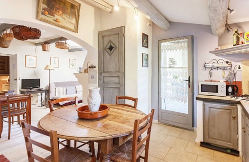 Oppede Cottage | Rustic Cottage in Oppede with Shared Pool