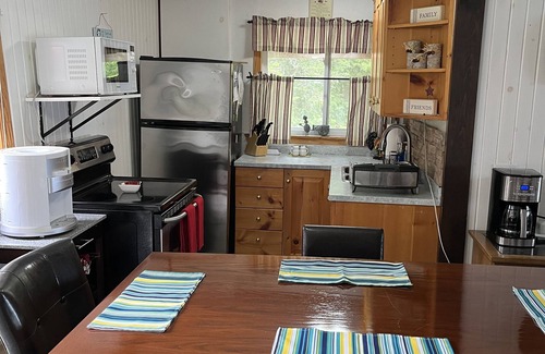 Ramara Cottage | Rustic Cottage on Lake Couchiching and 5 minutes from Casino Rama
