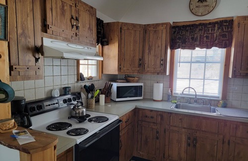 Frankford Cabin | Rustic country log cabin at Culver Lake.​
