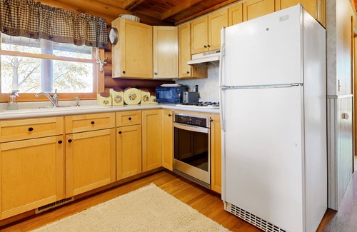 Buffalo Prairie Cabin | Rustic dog-friendly cabin with fireplace, open layout, grill, W/D, & firepit