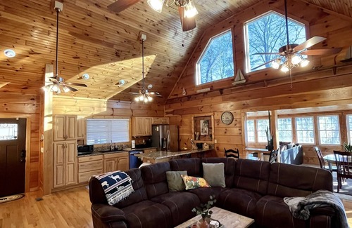 Fair Play Cabin | Rustic Escape on Lake Hartwell - Pet Friendly, Kayaks and Paddleboards Provided!