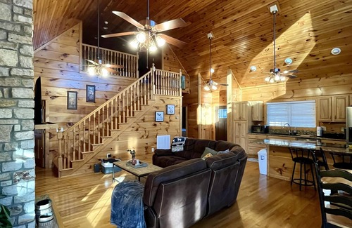 Fair Play Cabin | Rustic Escape on Lake Hartwell - Pet Friendly, Kayaks and Paddleboards Provided!