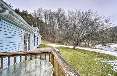 Sugar Grove Cottage | Rustic Family Home + Acreage ~ 20 Mi Hocking Hills