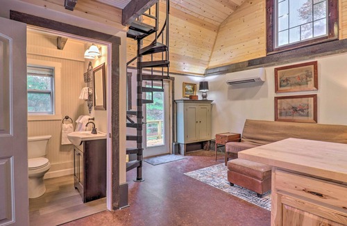 Hendersonville Apartment | Rustic Hendersonville Farm Studio w/Private Deck