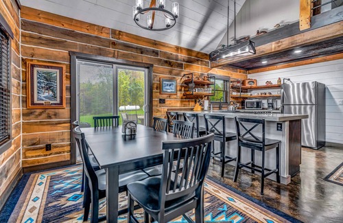 De Soto Cabin | Rustic Hideaway Sleeps 4 HOT TUB