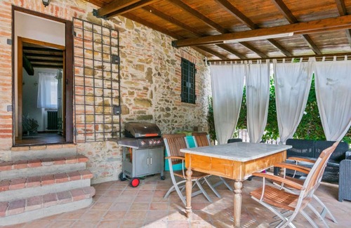 Corciano House | Rustic Holiday Home in Corciano with Swimming Pool