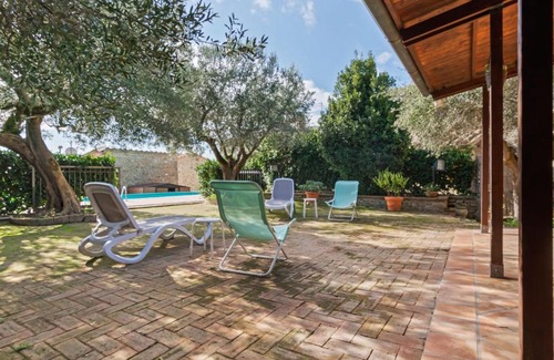 Corciano House | Rustic Holiday Home in Corciano with Swimming Pool