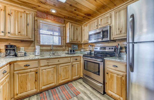 Gatlinburg - Pigeon Forge Cabin | Rustic home w/private hot tub, free WiFi, full kitchen, & shared pool access