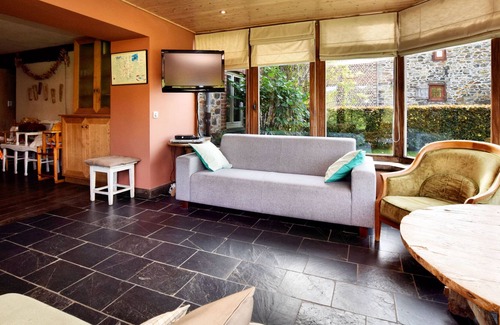 Petit-Thier House | Rustic house with sunroom