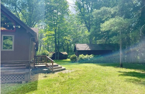 Brookfield Cabin | Rustic Lakefront Cabin in Heart of Massachusetts near Antiquing and Breweries