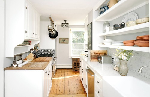 Friendship House | Rustic-Luxe Escape Near Town w/Water Access, Kayaks, Games, Fire Pit & Peloton!