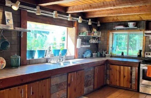 Bonners Ferry House | Rustic Ridge Lodge- perfect family holiday house.