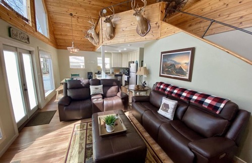 Pangburn Cabin | Rustic River Cabin: Your Slice of Heaven