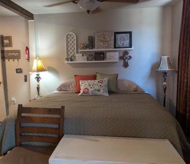 Squaw Valley Apartment | Rustic Rooms Barn Loft (Upstairs Studio Apartment) Near Kings Canyon & Sequoia National Parks