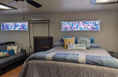 Squaw Valley Apartment | Rustic Rooms Barn Loft (Upstairs Studio Apartment) Near Kings Canyon & Sequoia National Parks