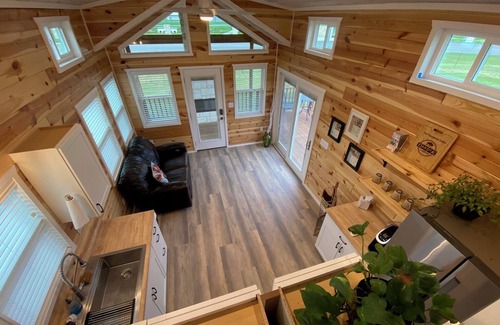 Hutto Cabin | Rustic Tiny Home Escape - Pets Stay Free!