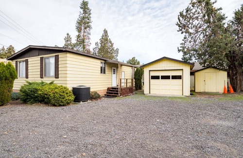 Bend House | Rustic Tumalo Deschutes River Retreat