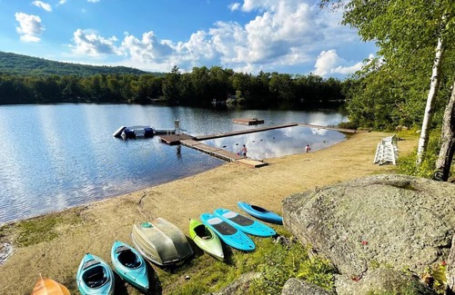 Windsor House | Rustic Updated Cozy Lake House! Close to skiing!