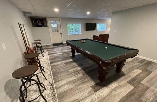 Windsor House | Rustic Updated Cozy Lake House! Close to skiing!