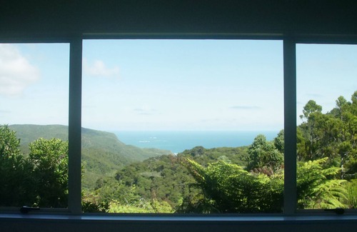 New Lynn House | Rustic Vibes and Privacy on the West Coast!