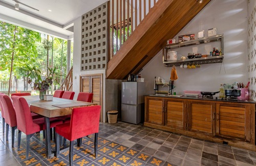 Downtown Siem Reap Villa | Rustic wooden home 1960s style with privet pool