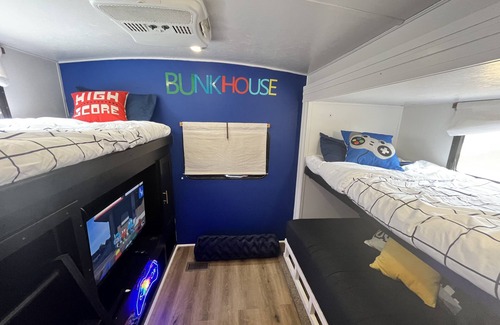 Northwest Corpus Christi House | RV Resort on Wheels “Miami Vibe”, steps from Coastal Bend Beaches—Delivery/Setup