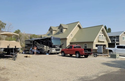 Sunland Estates RV Rental | RV spot on the River Unit C -minutes from Gorge concerts