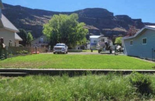 Sunland Estates RV Rental | RV spot on the River Unit C -minutes from Gorge concerts