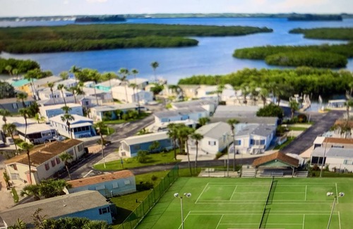 Fort Pierce Shores House | RV with Lot Cul de Sac w PRIVATE BEACH!