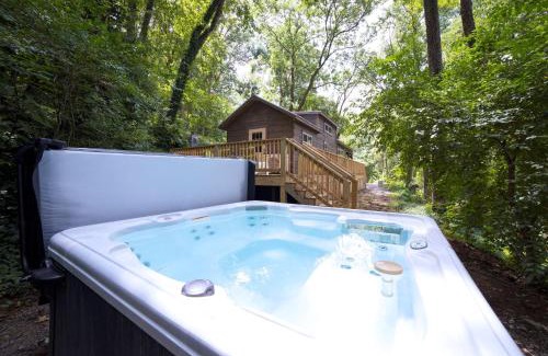 Lookout Valley Neighborhood Association House | Ryon Tiny Home Cabin City-side Rustic Retreat