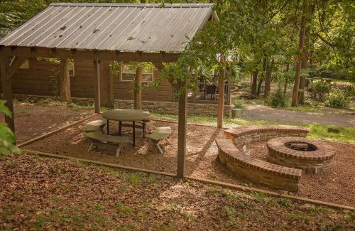 Lookout Valley Neighborhood Association House | Ryon Tiny Home Cabin City-side Rustic Retreat