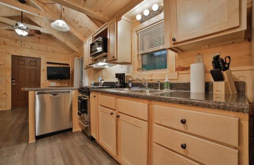 Lookout Valley Neighborhood Association House | Ryon Tiny Home Cabin City-side Rustic Retreat