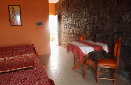 Pedra Badejo House | São José Villa, guest houses Santiago Island: DOUBLE ROOM "tangerina