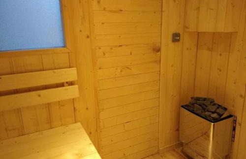 Balbigny House | Séjour au Jardin de Cupidon avec jacuzzi et sauna
