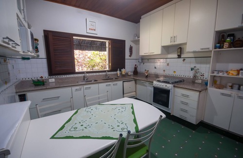 Imbassai House | Sítio 6 suites Imbassaí Wi-Fi Playground Nature Pizza oven Support from the caretaker