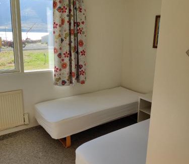 Mjoifjorur House | Sólbrekka Guesthouse