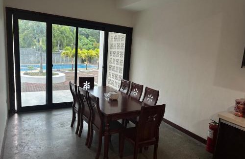 Clark Freeport Villa | S Pool Villa Clark 天天别墅酒店