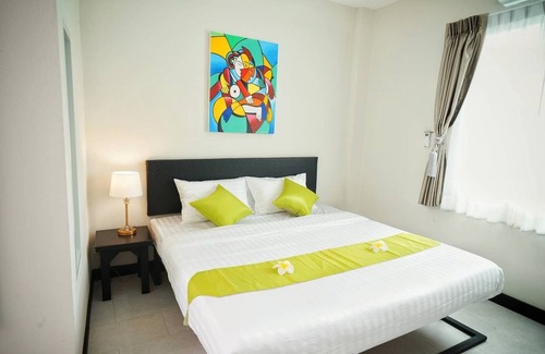 Sanambin Hotel | Sabai DoubleBed +Massage 30 Mins 1 pax + ABF